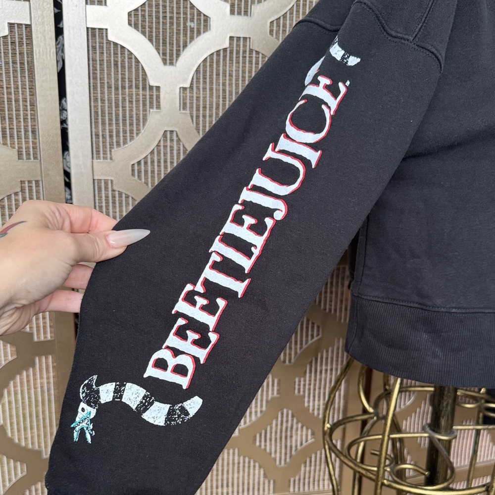Beetlejuice crop top sweater - Picture 4 of 6